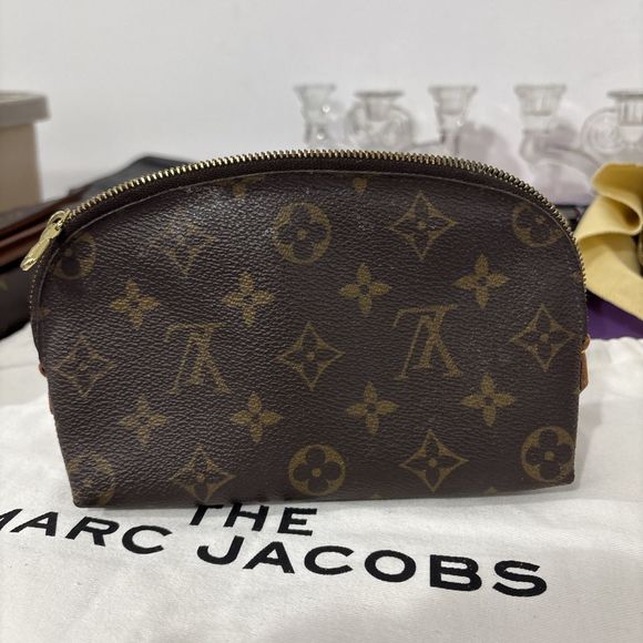Louis Vuitton Cosmetic Pouch Brown Canvas Monogram - Picture 4 of 10